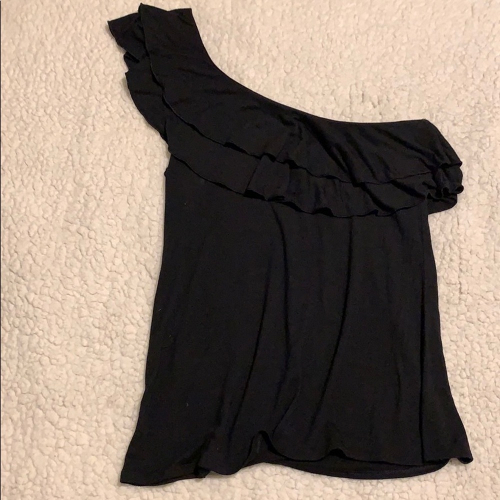 Black one shoulder ruffled top!
